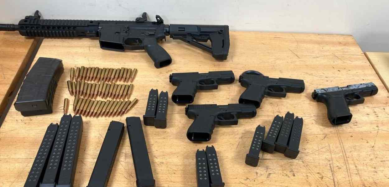 Homem é preso com pistolas e carabina na Ponte da Amizade