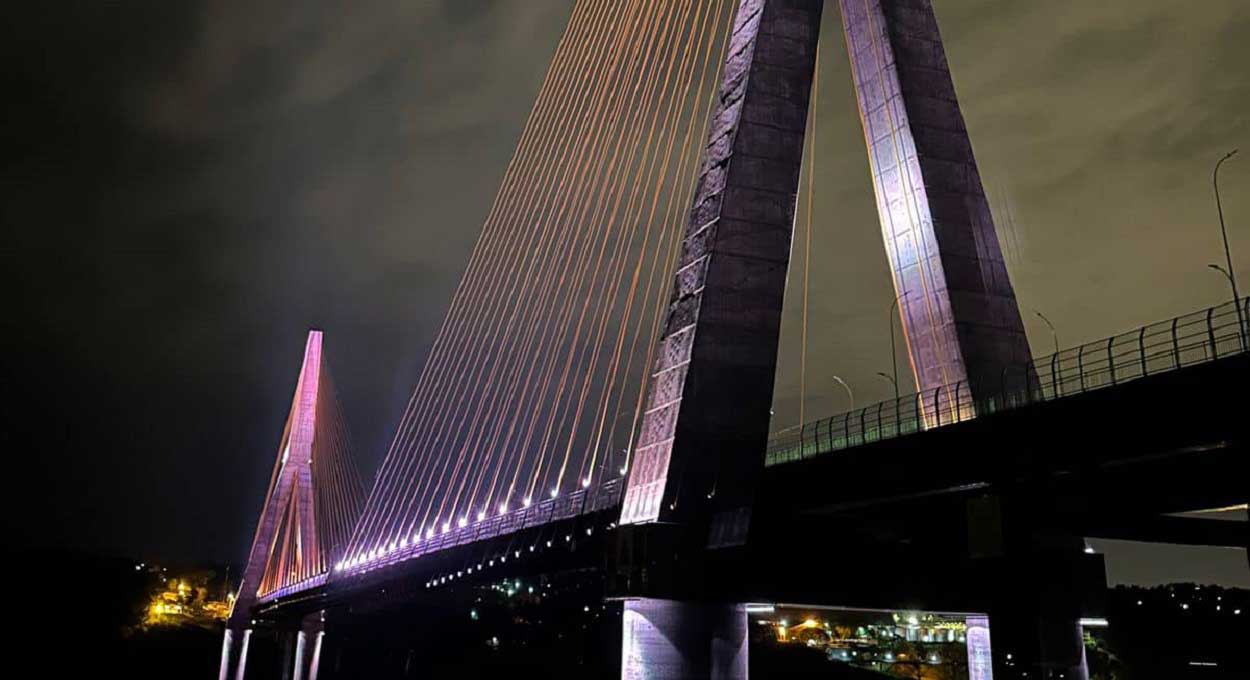 Ponte da Integração é iluminada para o Outubro Rosa