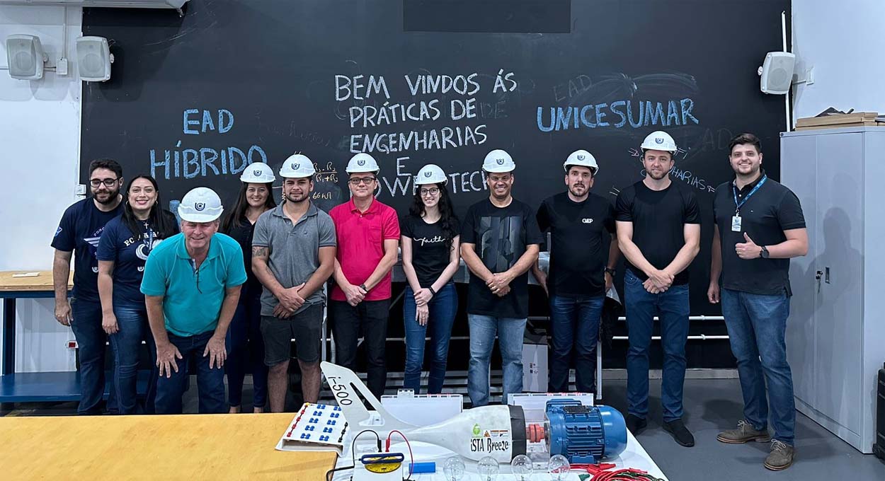 Engenheiros formados pela Unicesumar são homenageados no polo de Foz do Iguaçu