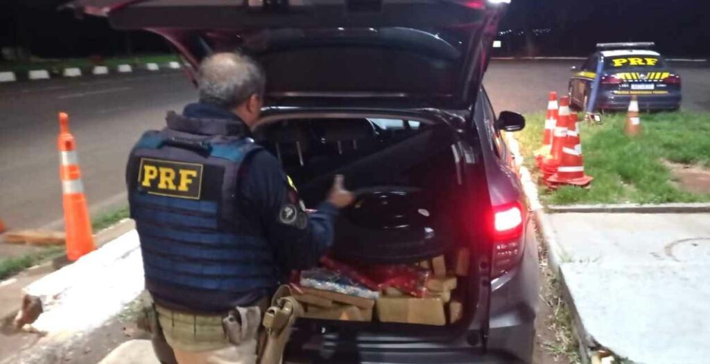 Em três horas, polícia apreende 800 quilos de maconha na fronteira