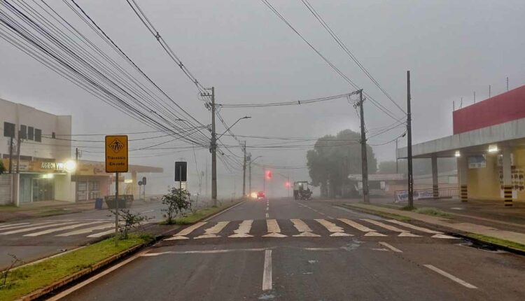 Neblina na Avenida Felipe Wandscherr, região dos jardins Copacabana e São Roque. Foto: Marcos Labanca/H2FOZ