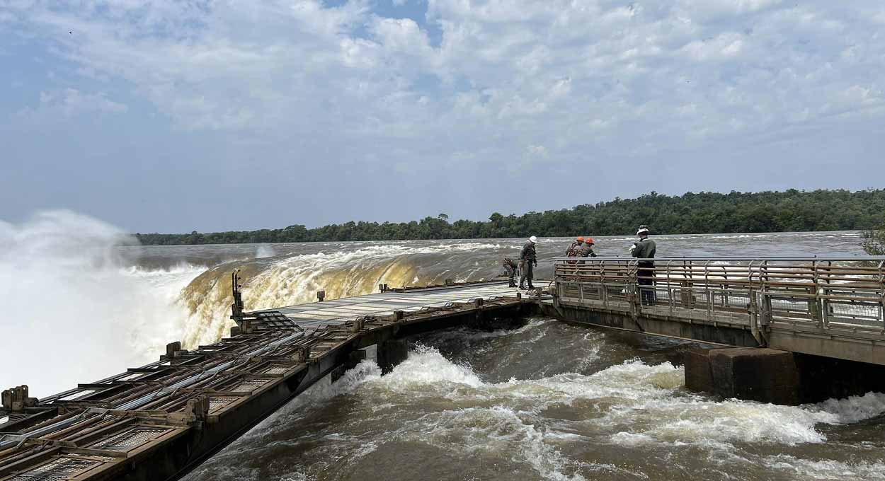Passarela argentina da Garganta do Diabo ficará fechada até “novo aviso”