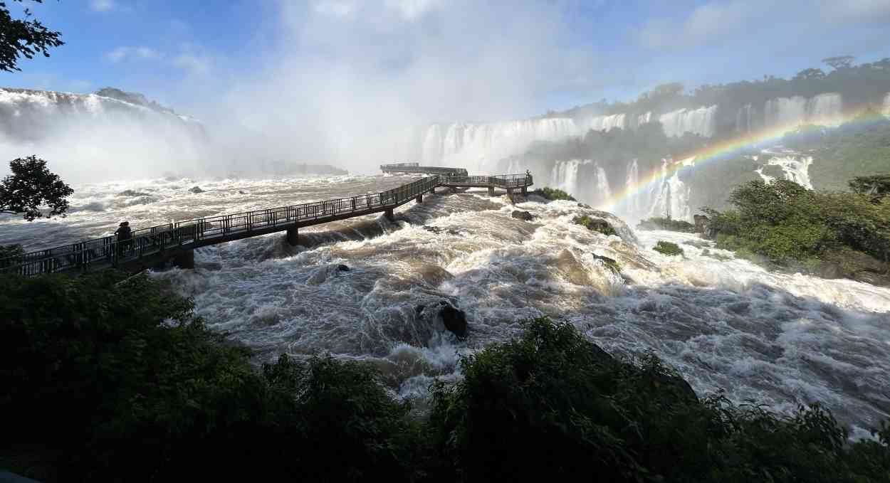 Cataratas do Iguaçu chega à vazão de 6 milhões de litros d’água por segundo