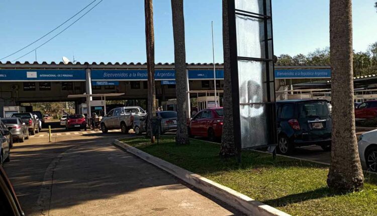 Vai à Argentina? Tenha (ainda mais) paciência para cruzar a Ponte Tancredo Neves neste fim de semana. Foto: Marcos Labanca/H2FOZ (Arquivo)