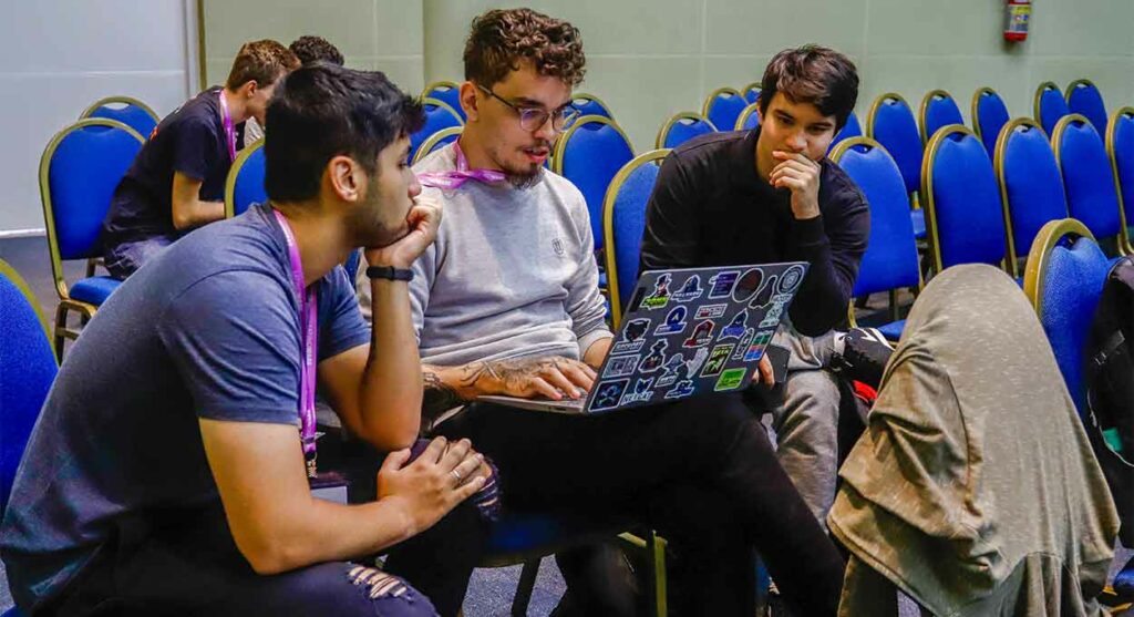 Com inscrições gratuitas, Latinoware anuncia maratona tecnológica com premiações em dinheiro