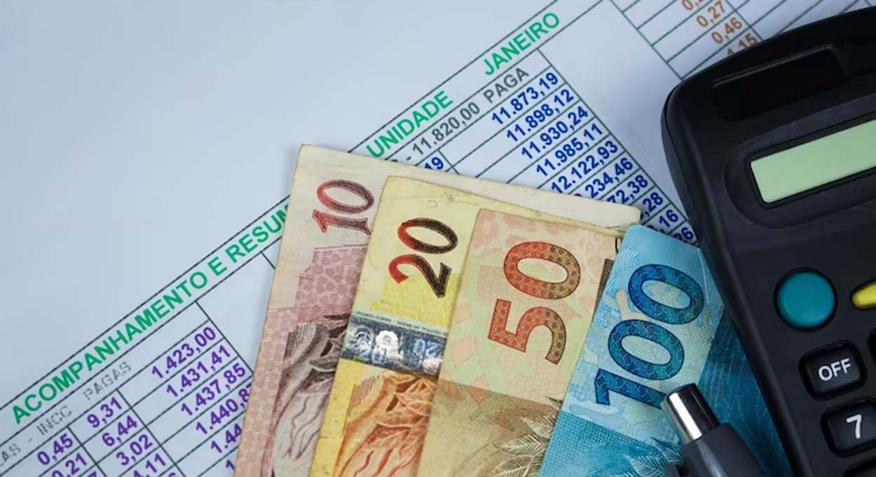 No vermelho, Ações de governo e Prêmio Personalidades 2023