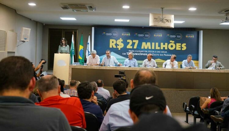 Documentos foram assinados na sede da Associação dos Municípios do Oeste do Paraná (AMOP), em Cascavel. Foto: Sara Cheida/Itaipu Binacional