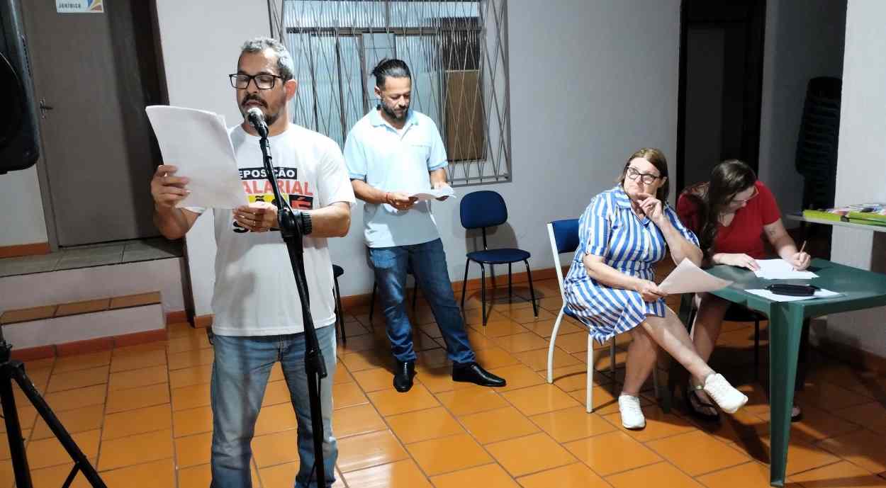 Servidores decidem manter estado de greve e acionar MP sobre negociações