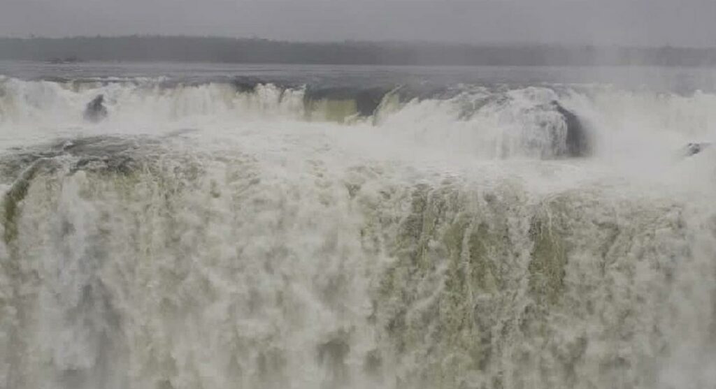 Argentina mantém fechamento da passarela da Garganta do Diabo