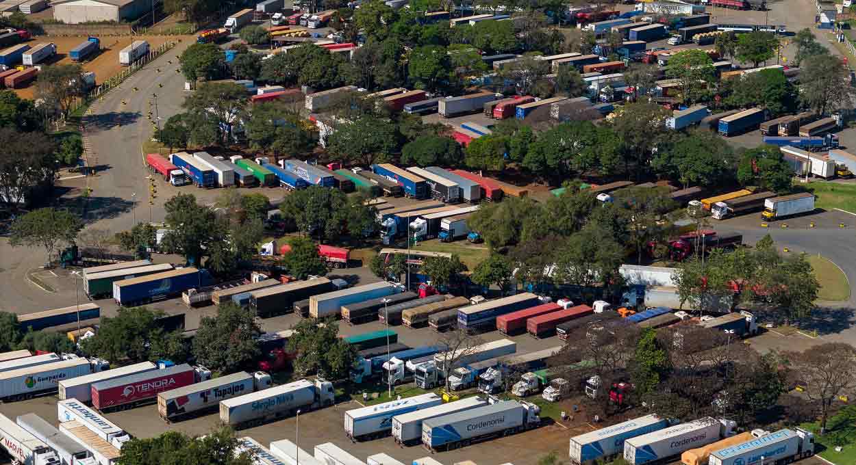 Porto seco de Foz do Iguaçu terá vacinação de caminhoneiros