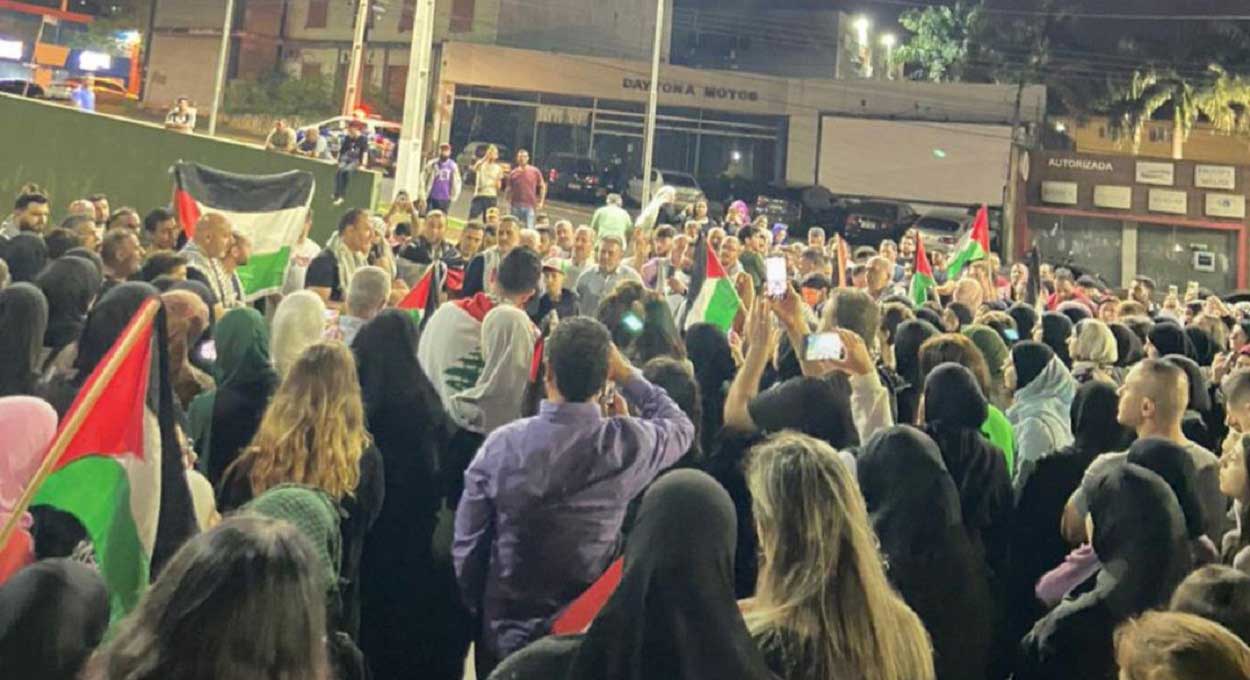 Foz do Iguaçu tem manifestação em prol da paz na Palestina