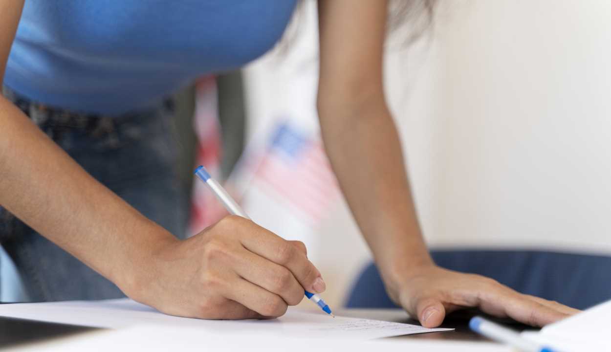Concurso público abre vagas com salários de R$ 4 mil e R$ 6,3 mil