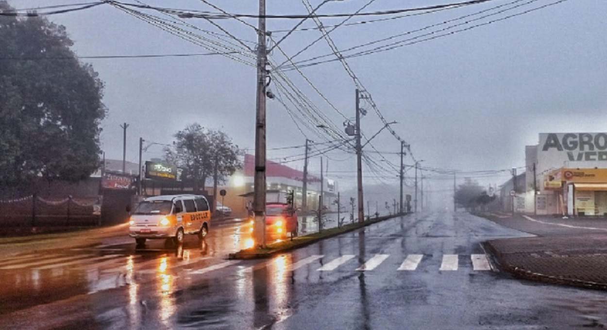 Tempo chuvoso na Avenida Felipe Wandscheer, região dos jardins São Roque e Copacabana. Foto: Marcos Labanca/H2FOZ (Arquivo)