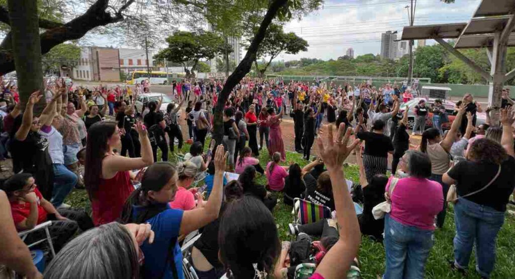 Educadores voltam ao trabalho sob estado de greve em Foz do Iguaçu