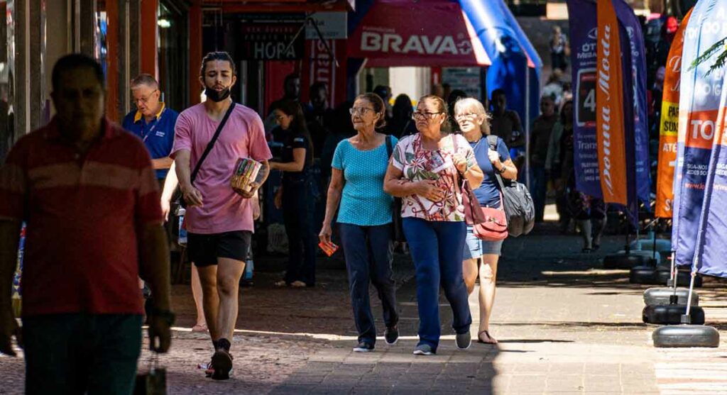 Pirâmide etária de Foz do Iguaçu: população de idosos cresceu 232% em 12 anos
