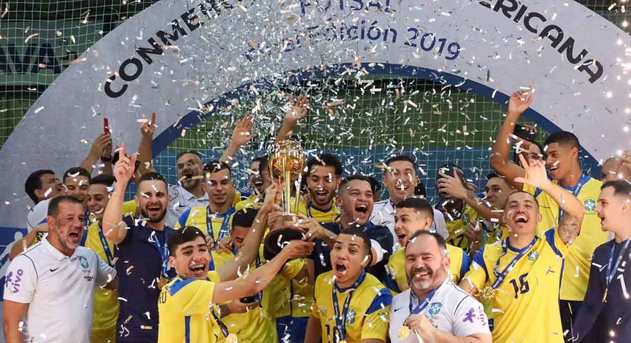 Seleção brasileira disputa torneio de futsal em Foz do Iguaçu