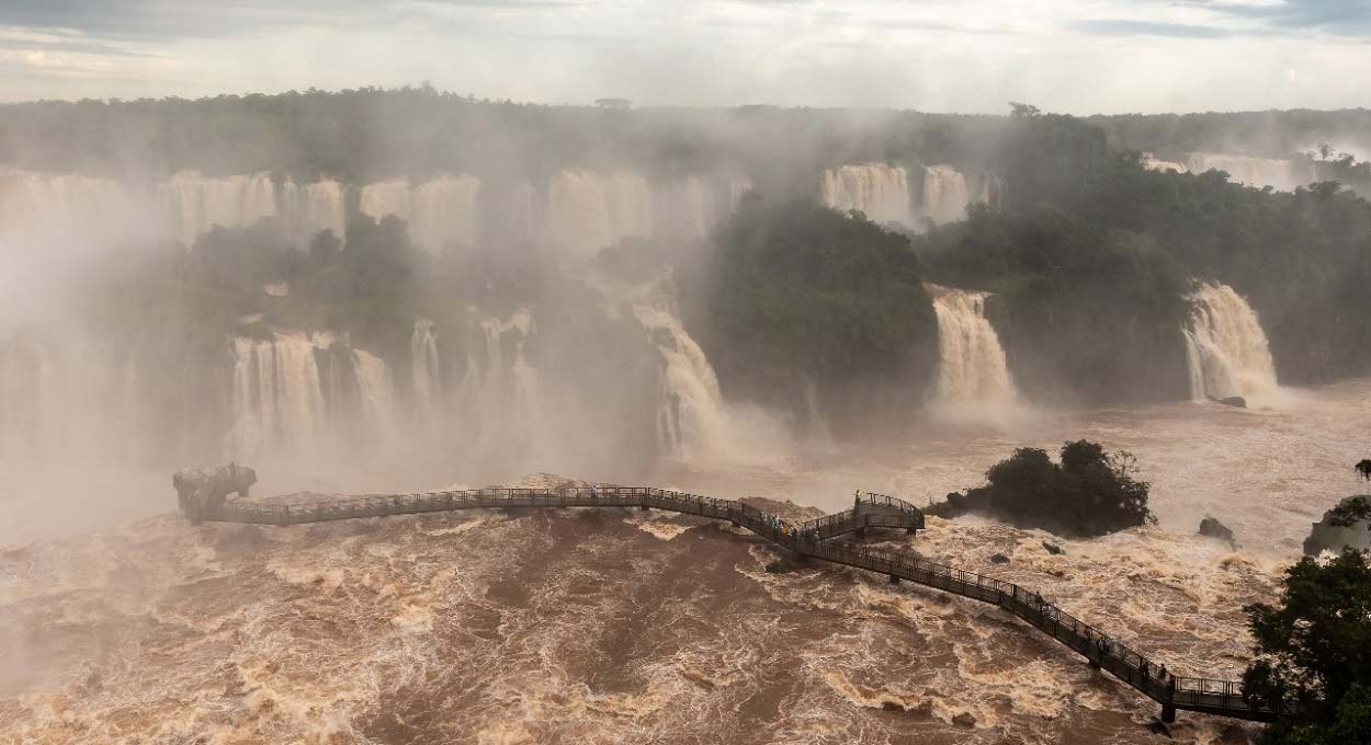 Passarela brasileira das Cataratas é reaberta neste sábado (18)