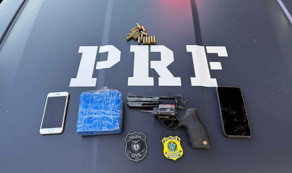 Polícia faz duas prisões e captura cocaína em operação contra o tráfico na região