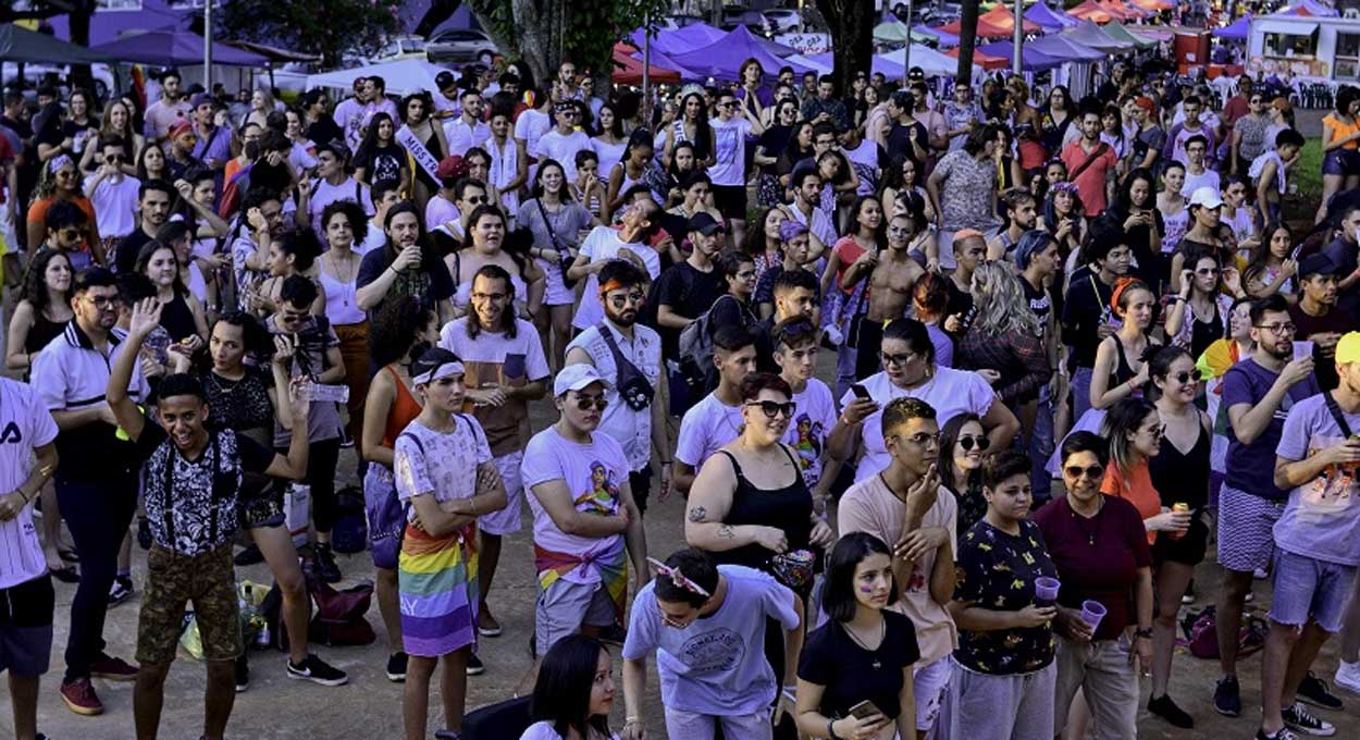 O “pink money” fronteiriço na Marcha do Orgulho e Diversidade: Foz do Iguaçu conhece a economia arco-íris?