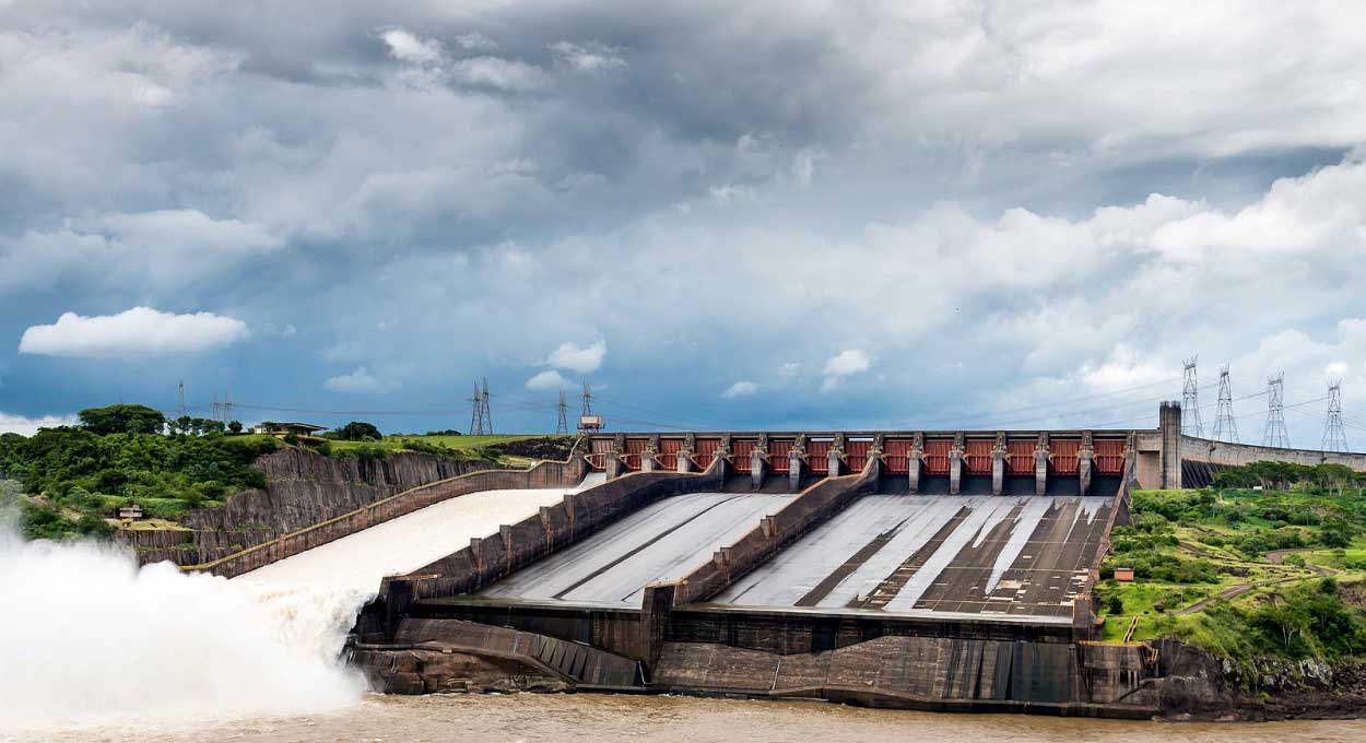 Vertedouro de Itaipu estará aberto no feriado de 15/11