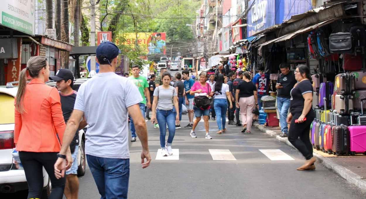 Ruas de Ciudad del Este viram calçadões durante a Black Friday