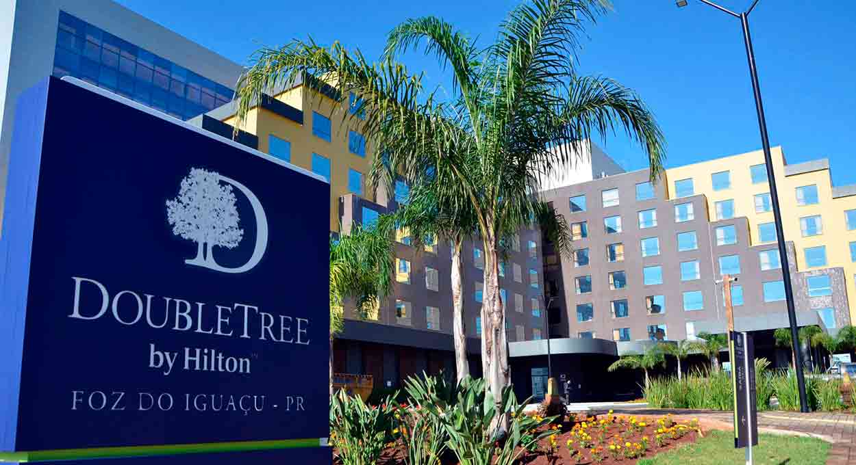 DoubleTree by Hilton Foz completa um ano de luxo, acolhimento e compromisso com a sustentabilidade