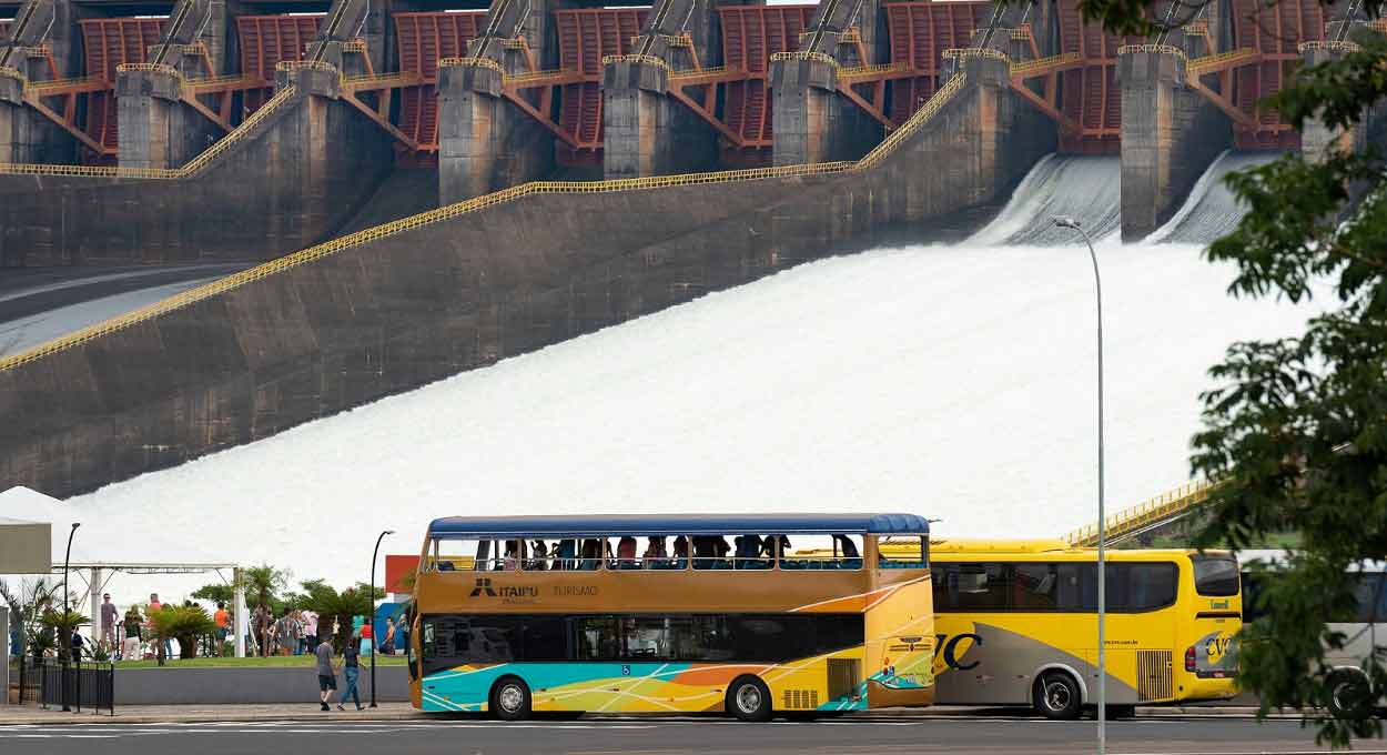 Vertedouro de Itaipu ficará aberto no feriadão de Finados