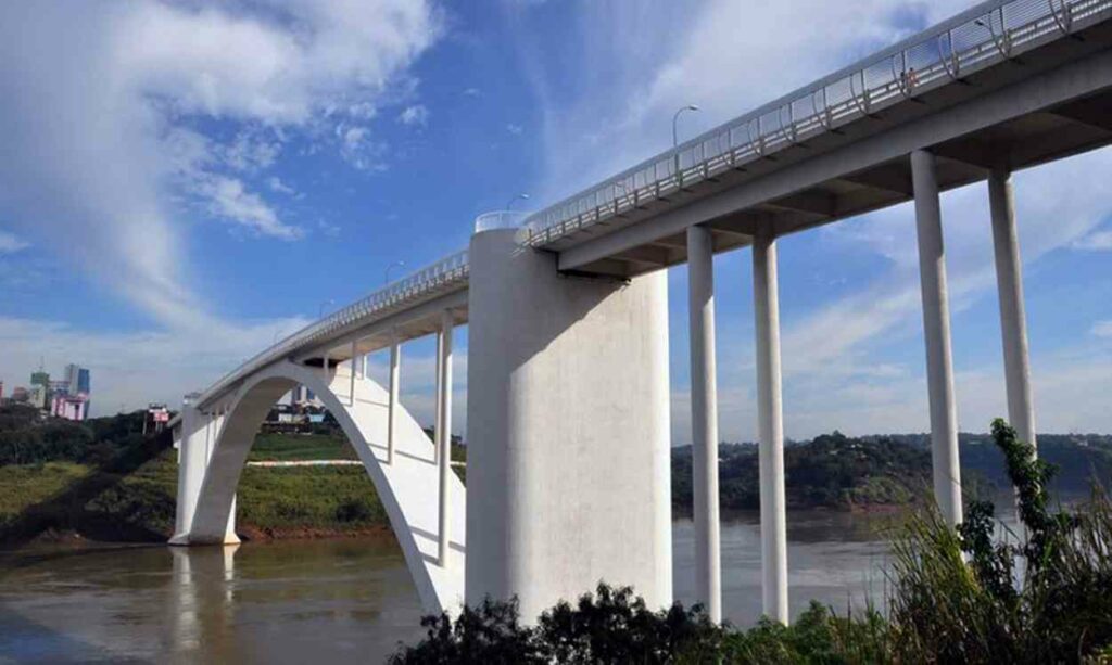 Guia de segurança para turistas em Foz do Iguaçu e na fronteira