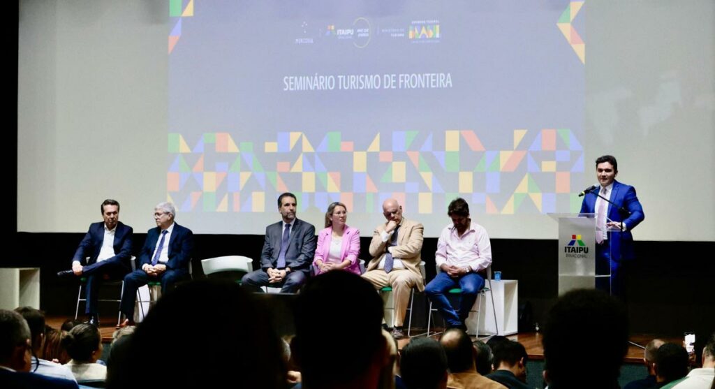 Seminário em Foz do Iguaçu discute turismo de fronteira