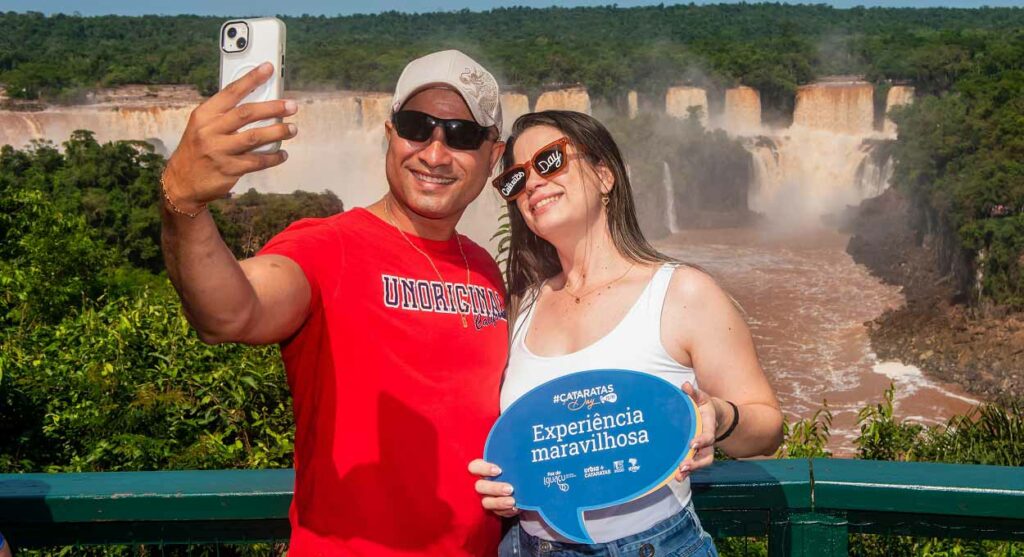 Dia das Cataratas tem visitantes de 41 países no parque nacional