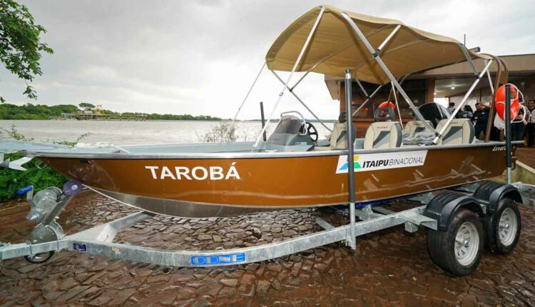 Barco foi entregue no Portinho do Refúgio Biológico Bela Vista, em Foz do Iguaçu. Foto: Sara Cheida/Itaipu Binacional