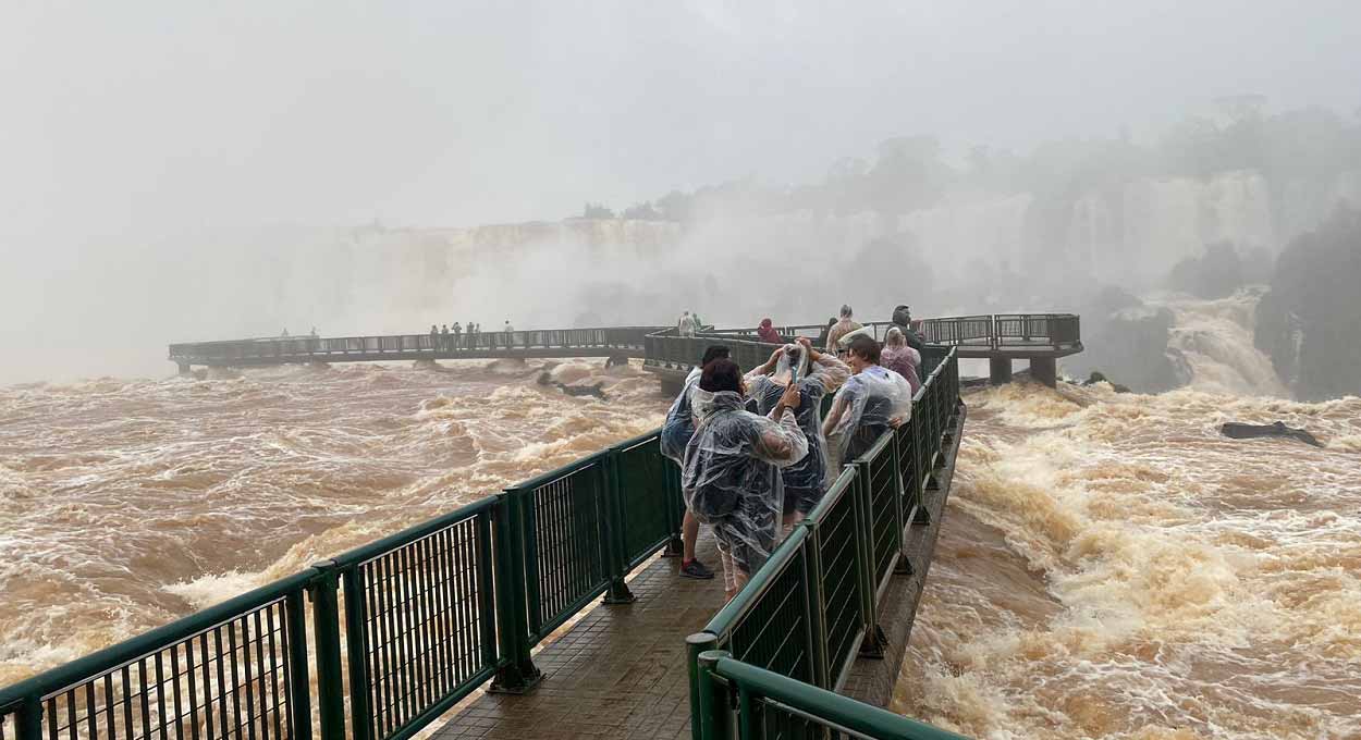 Passarela da Garganta do Diabo é reaberta nas Cataratas do Iguaçu