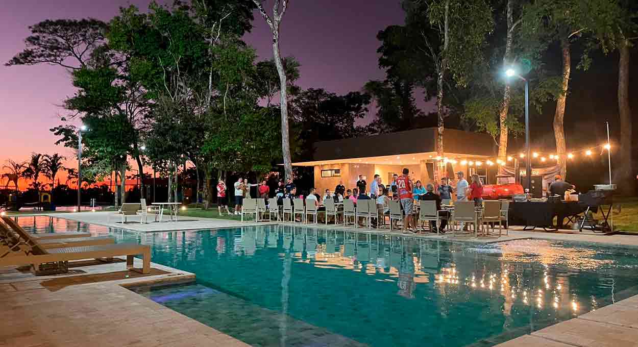 DoubleTree by Hilton Foz celebra aniversário com sunset neste sábado (25)