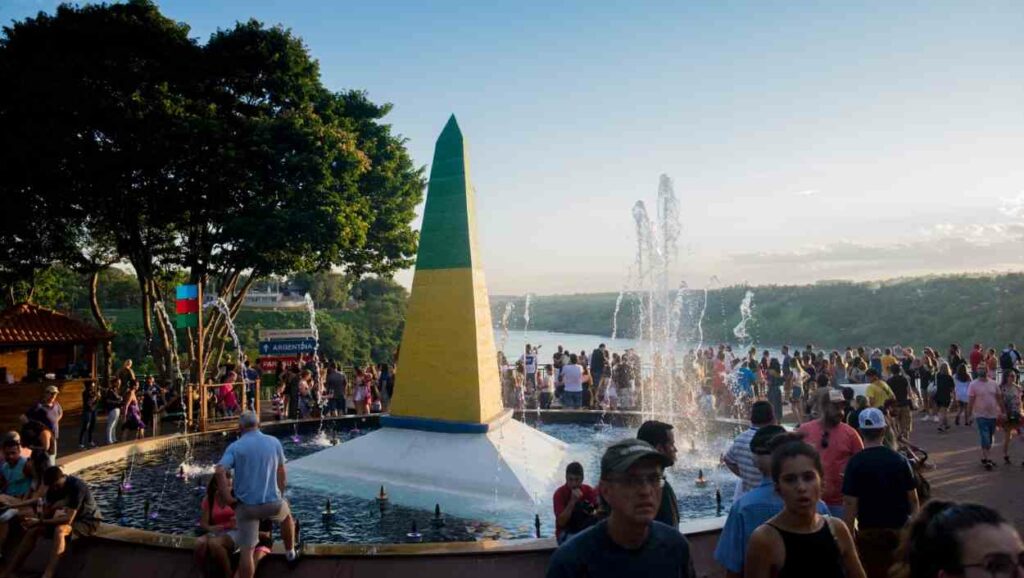 Foz do Iguaçu prevê alta visitação em feriadão com Black Friday na fronteira