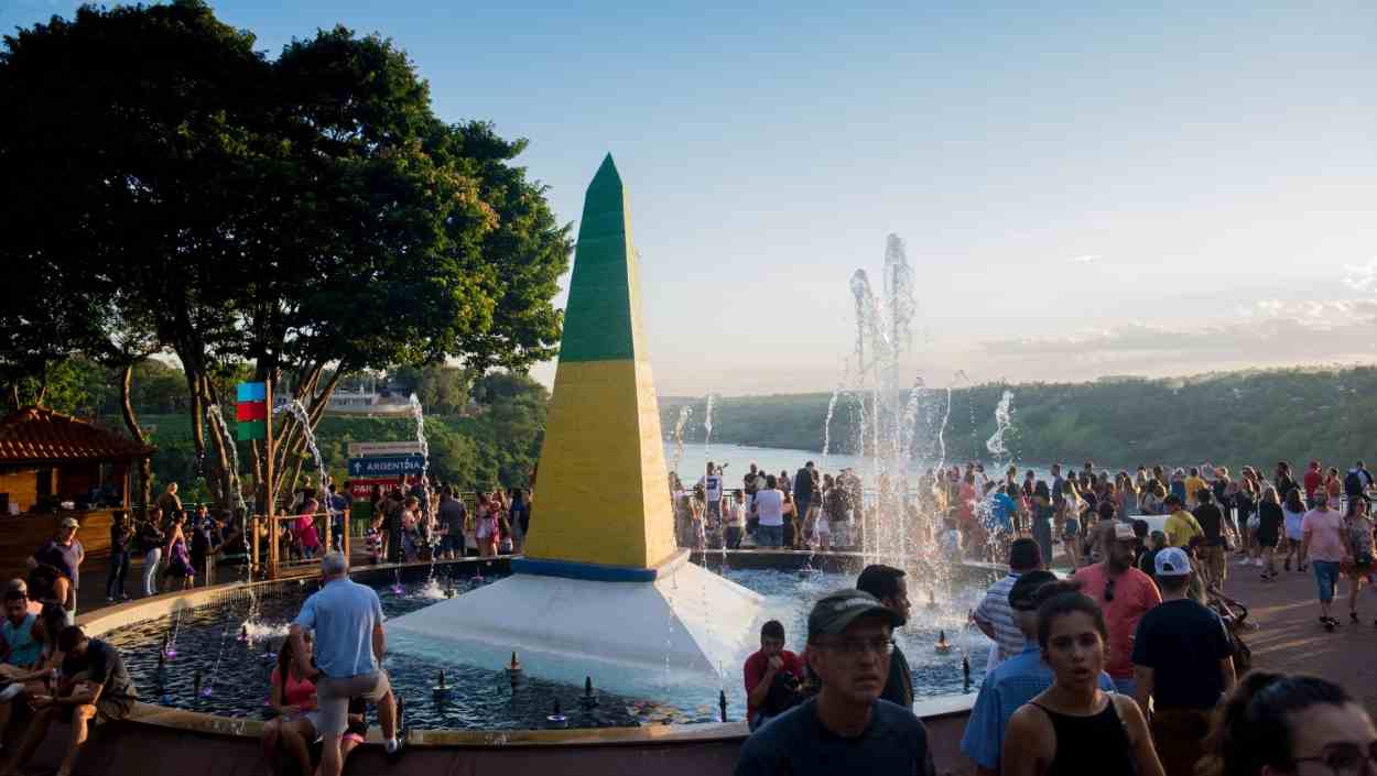 Foz do Iguaçu prevê alta visitação em feriadão com Black Friday na fronteira