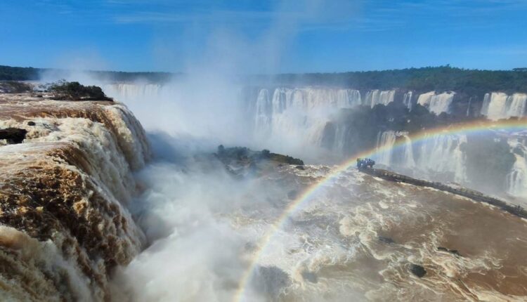 Vazão acima da média e arco-íris garantiram o espetáculo nas Cataratas do Iguaçu. Foto: Nilmar Fernando/Urbia Cataratas