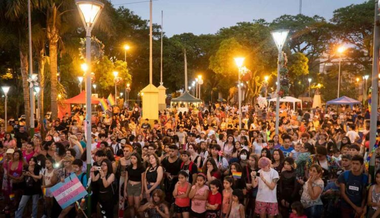 Participantes da edição de 2021 do evento, reunidos na área central de Puerto Iguazú. Foto: Gentileza/Prefeitura de Puerto Iguazú (Arquivo)