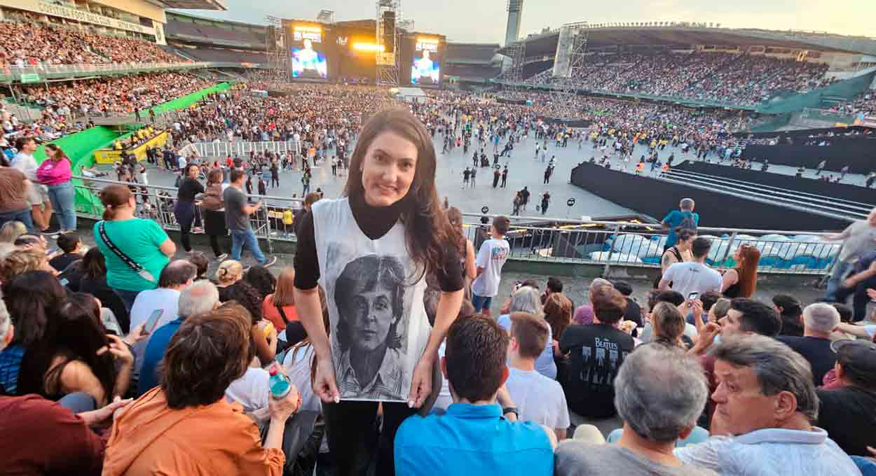 Paul McCartney: filha assiste a show com mesma camiseta usada pela mãe 30 anos atrás