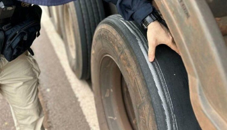 Fiscalização tem como focos a segurança no trânsito e o combate à entrada irregular de pneus. Foto: Gentileza/PRF