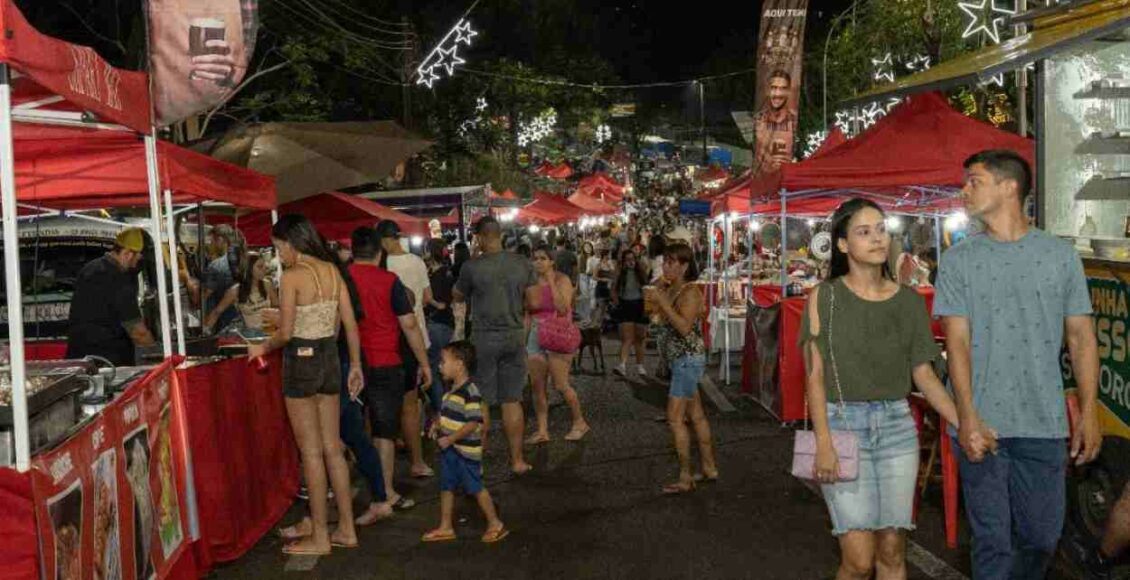 Feirinha da JK à noite na véspera e no Natal em Foz do Iguaçu