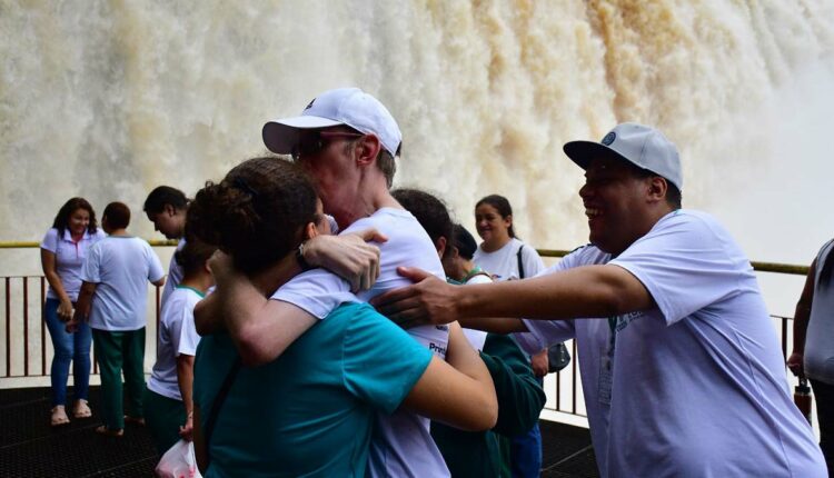 Passeio a uma das sete maravilhas naturais do planeta foi marcado por emoção. Imagens: Nilmar Fernando e Cesar Muller/Urbia Cataratas