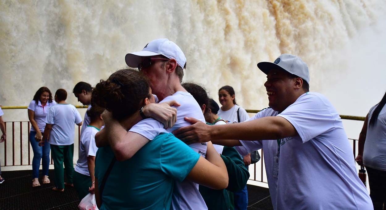 Convidados da APAE visitam o Parque Nacional do Iguaçu