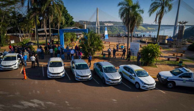 Lado argentino do Marco das Três Fronteiras, em Puerto Iguazú. Ao fundo, a Ponte da Integração. Foto: Gentileza/Prefeitura de Puerto Iguazú (Arquivo)