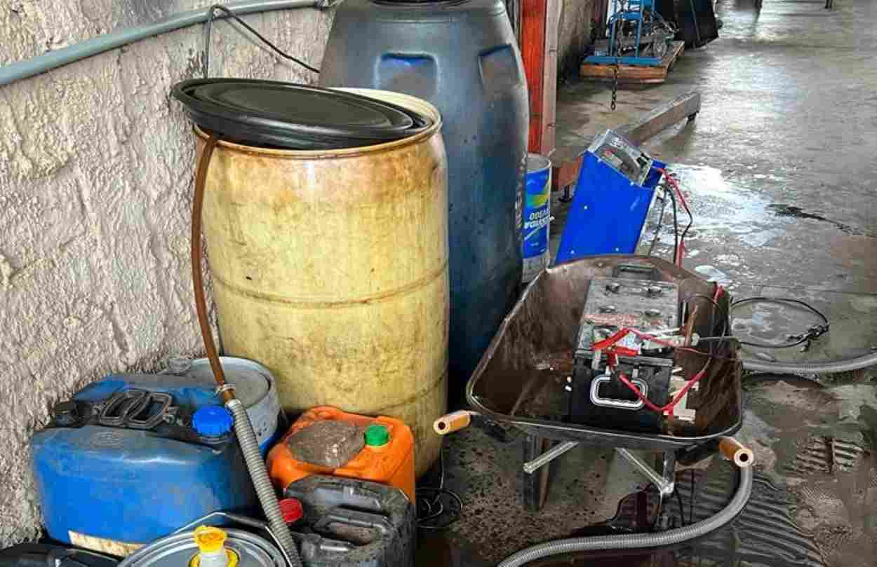 PF confisca 1.000 litros de diesel da Argentina em empresa de transporte em Foz do Iguaçu