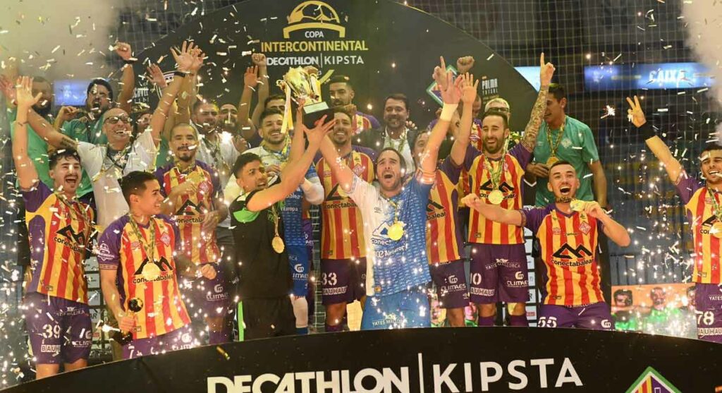 Campeão europeu bate o Cascavel e conquista título em Foz do Iguaçu