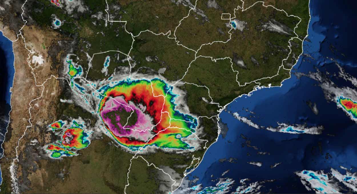 Natal tem alerta laranja para chuva intensa em Foz do Iguaçu