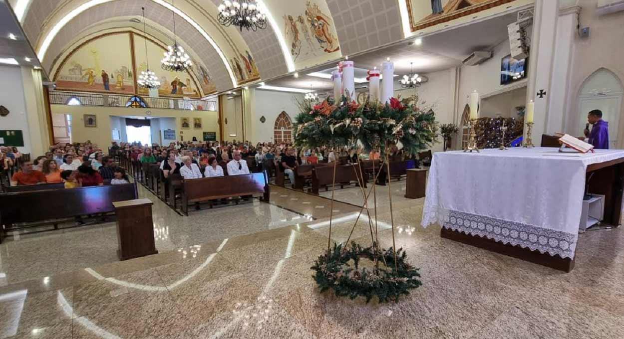 Primeira igreja de Foz do Iguaçu apresenta logomarca do centenário