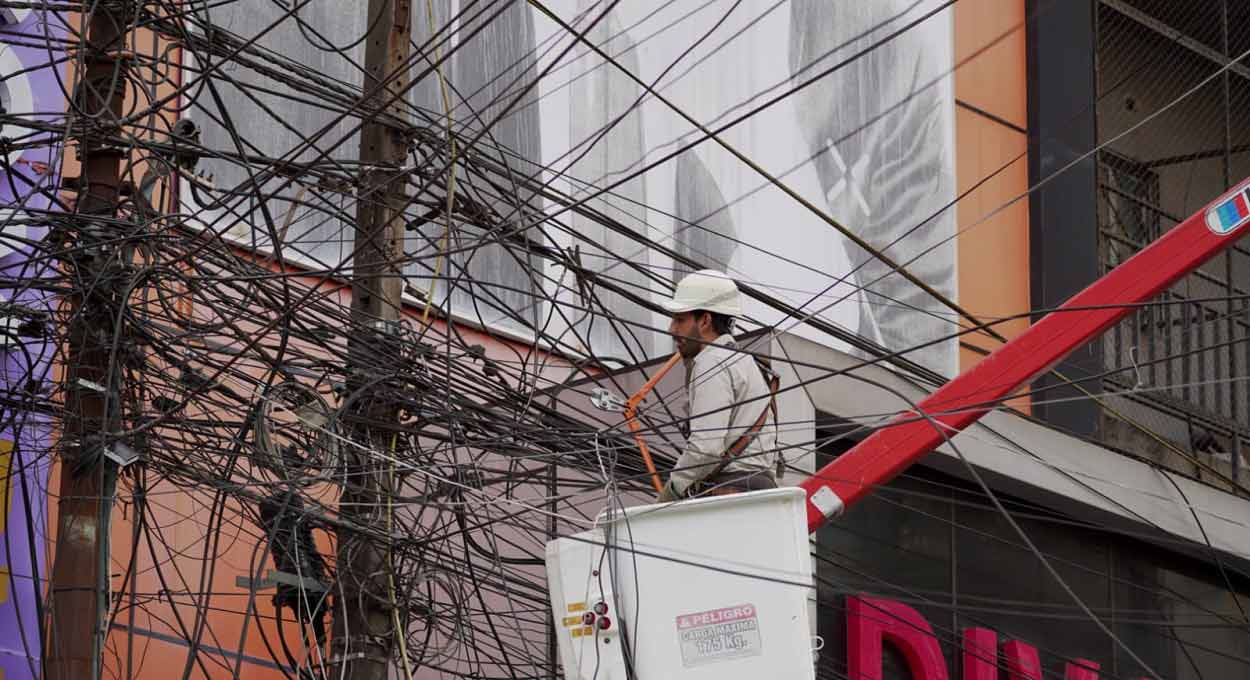 Companhia faz nova retirada de fios dos postes de Ciudad del Este