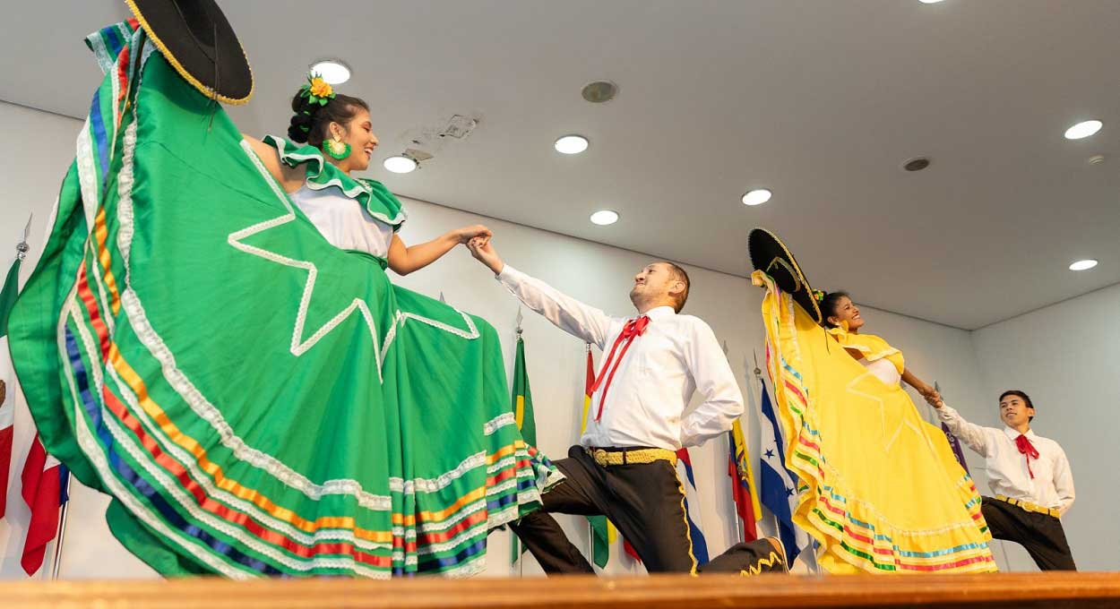 Elenco Folclórico Latino-Americano celebrará seus seis anos de atividades. Foto: Gentileza/Assessoria Unila