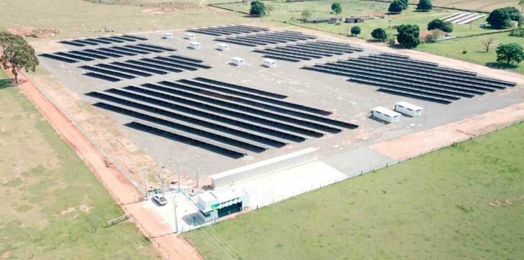 Sicoob inaugura usina solar com potencial de gerar energia limpa para 130 agências